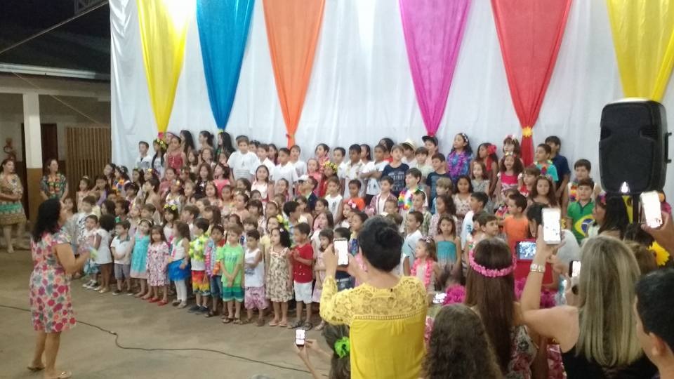 Coral infantil abre festejos natalinos com cantata 